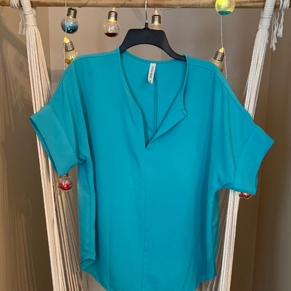 Zenana Outfitters Turquoise Blouse Medium